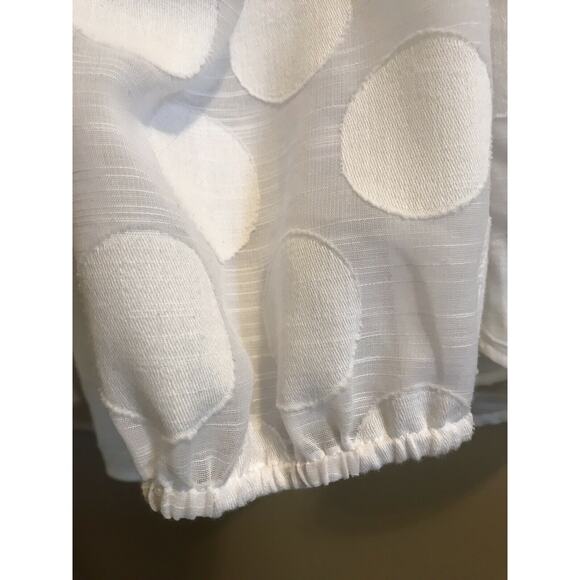 Chico's Textured Polka-Dot Cold-Shoulder Optic White Top Shirt Blouse Size 1 Med - Picture 4 of 9